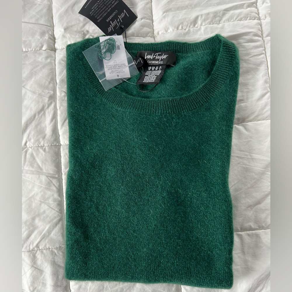 NWT Lord & Taylor 100% Cashmere SweaterSize Medium Pine Green color